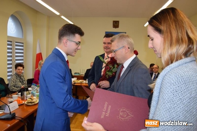 Zdjęcie w galerii na portalu naszwodzislaw.com: Po sesji Rady Gminy. Budżet na 2019 i stypendia dla najzdolniejszych studentów wiadomości z regionu