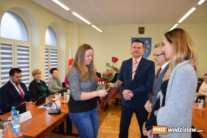 Zdjęcie w galerii na portalu naszwodzislaw.com: Po sesji Rady Gminy. Budżet na 2019 i stypendia dla najzdolniejszych studentów wiadomości z regionu
