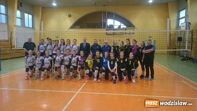 Zdjęcie w galerii na portalu naszwodzislaw.com: Wodzisławska  Zorza ponownie najlepsza w Świątecznym Turnieju Piłki Siatkowej Kadetek wiadomości z regionu