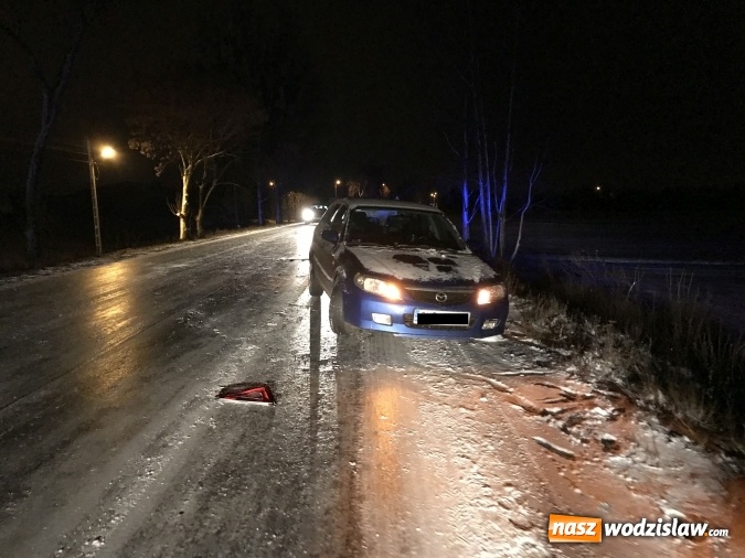 Zdjęcie w galerii na portalu naszwodzislaw.com: Tańczący na lodzie. DW 933 zamknięta z powodu oblodzenia  wiadomości z regionu