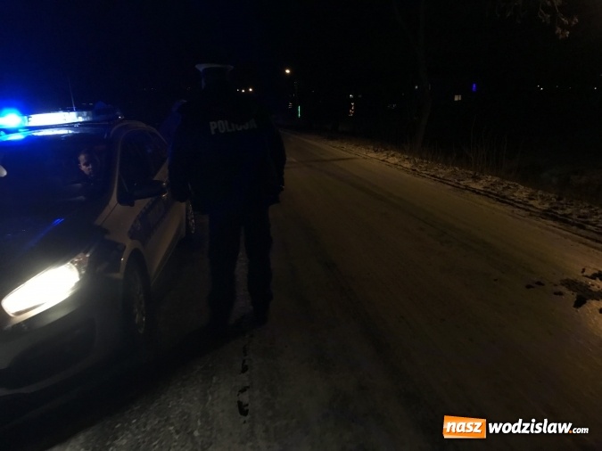 Zdjęcie w galerii na portalu naszwodzislaw.com: Tańczący na lodzie. DW 933 zamknięta z powodu oblodzenia  wiadomości z regionu