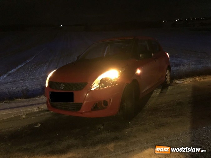 Zdjęcie w galerii na portalu naszwodzislaw.com: Tańczący na lodzie. DW 933 zamknięta z powodu oblodzenia  wiadomości z regionu