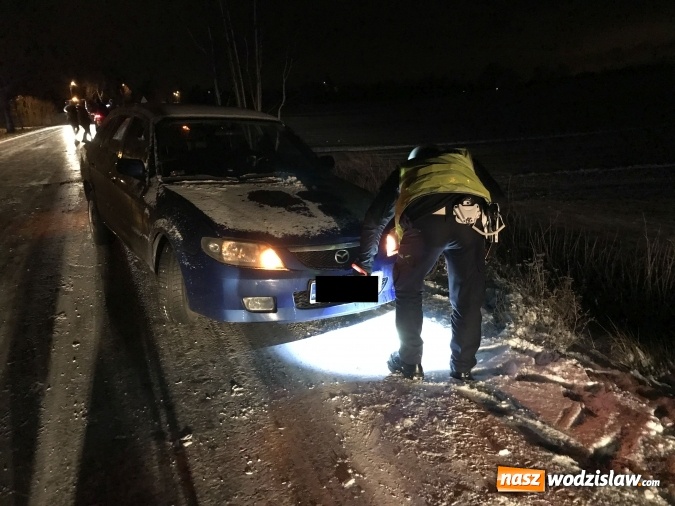 Zdjęcie w galerii na portalu naszwodzislaw.com: Tańczący na lodzie. DW 933 zamknięta z powodu oblodzenia  wiadomości z regionu