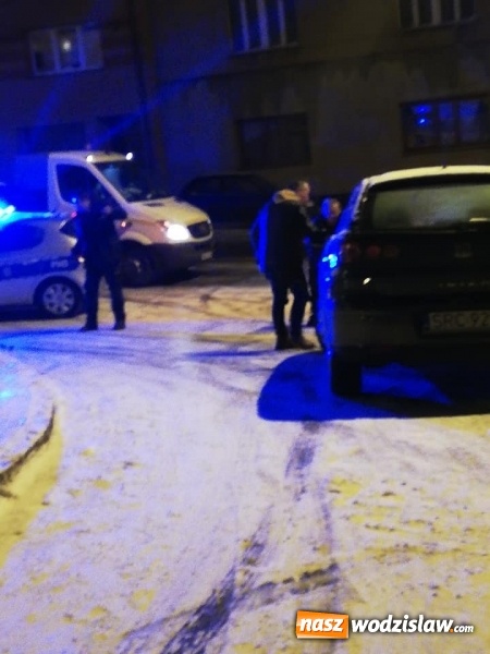 Zdjęcie w galerii na portalu naszwodzislaw.com: Pogoda zaskoczyła. Dachowanie w Wodzisławiu i kolizja z udziałem radiowozu w Pszowie wiadomości z regionu