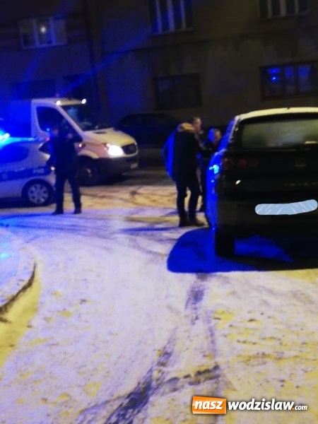 Zdjęcie w galerii na portalu naszwodzislaw.com: Pogoda zaskoczyła. Dachowanie w Wodzisławiu i kolizja z udziałem radiowozu w Pszowie wiadomości z regionu