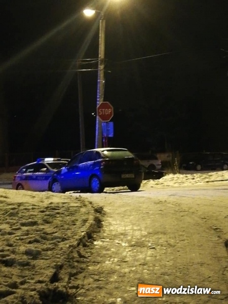 Zdjęcie w galerii na portalu naszwodzislaw.com: Pogoda zaskoczyła. Dachowanie w Wodzisławiu i kolizja z udziałem radiowozu w Pszowie wiadomości z regionu