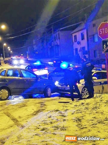 Zdjęcie w galerii na portalu naszwodzislaw.com: Pogoda zaskoczyła. Dachowanie w Wodzisławiu i kolizja z udziałem radiowozu w Pszowie wiadomości z regionu