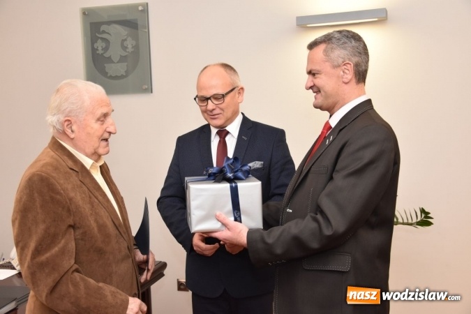 Zdjęcie w galerii na portalu naszwodzislaw.com: Po sześćdziesięciu latach aktywności czas na zasłużoną emeryturę wiadomości z regionu