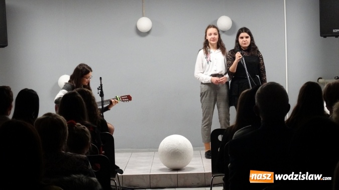 Zdjęcie w galerii na portalu naszwodzislaw.com: III koncert kolęd i pastorałek w wodzisławskim Ekonomiku wiadomości z regionu