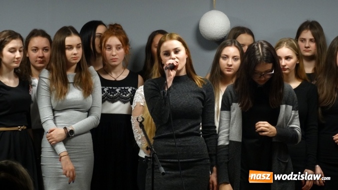 Zdjęcie w galerii na portalu naszwodzislaw.com: III koncert kolęd i pastorałek w wodzisławskim Ekonomiku wiadomości z regionu