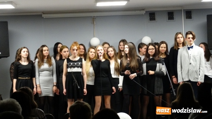 Zdjęcie w galerii na portalu naszwodzislaw.com: III koncert kolęd i pastorałek w wodzisławskim Ekonomiku wiadomości z regionu