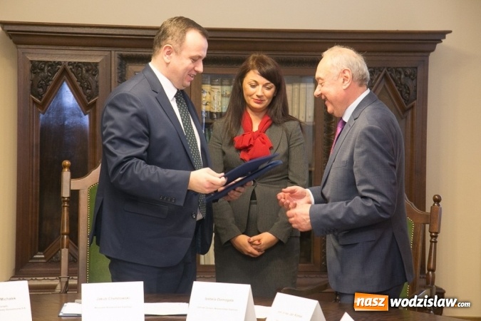 Zdjęcie w galerii na portalu naszwodzislaw.com: Porozumienie o współpracy podpisane. Miliony złotych na staże i konkursy wiadomości z regionu