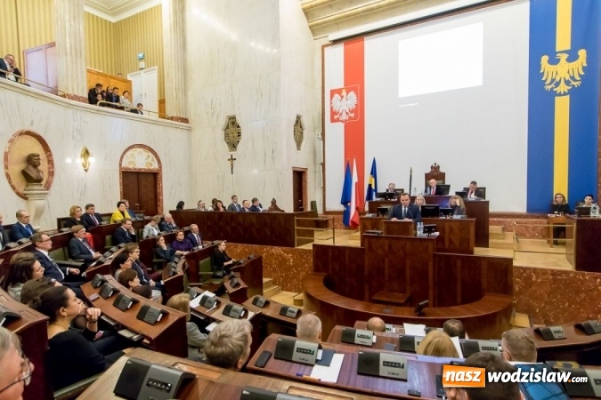 Zdjęcie w galerii na portalu naszwodzislaw.com: Uchwalono budżet województwa na rok 2019 wiadomości z regionu