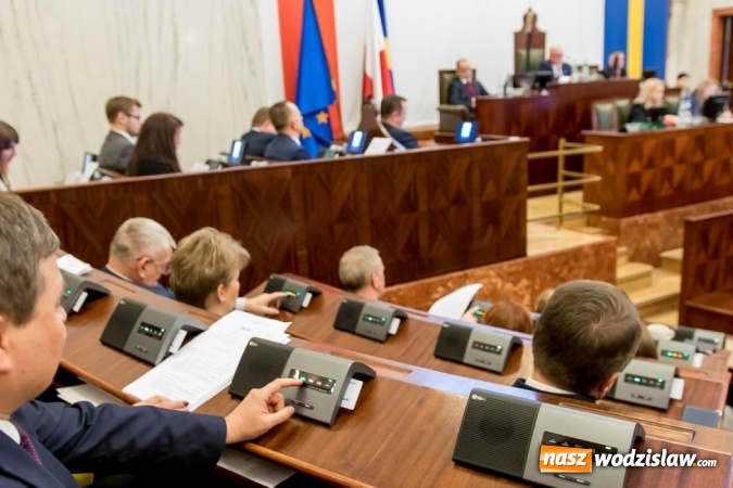 Zdjęcie w galerii na portalu naszwodzislaw.com: Uchwalono budżet województwa na rok 2019 wiadomości z regionu