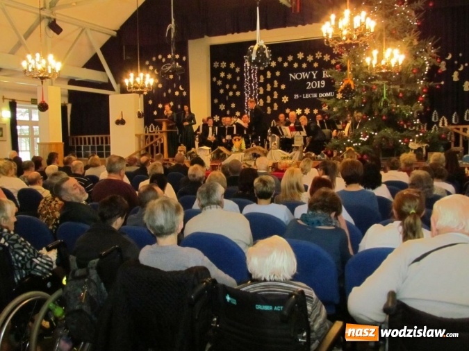 Zdjęcie w galerii na portalu naszwodzislaw.com: W gorzyckim DPS-ie noworocznie rozpoczęto 25-lecie działalności wiadomości z regionu