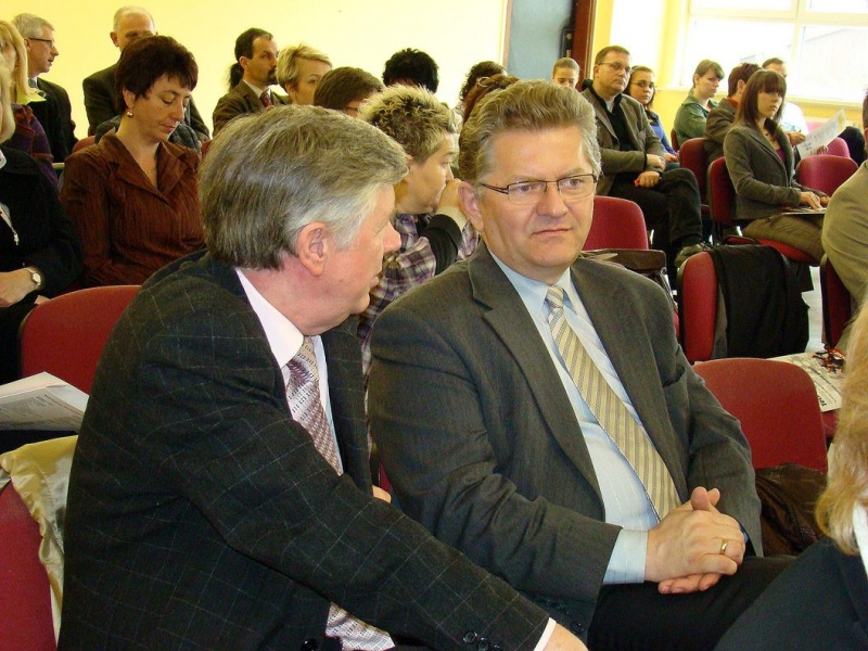 Zdjęcie w galerii na portalu naszwodzislaw.com: Na AHE dyskutowali o reformie wiadomości z regionu