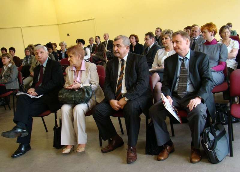 Zdjęcie w galerii na portalu naszwodzislaw.com: Na AHE dyskutowali o reformie wiadomości z regionu