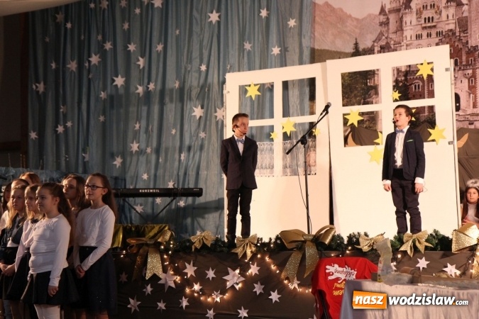 Zdjęcie w galerii na portalu naszwodzislaw.com: Wyjątkowy jubileuszowy koncert noworoczny w szkole w Lubomi wiadomości z regionu