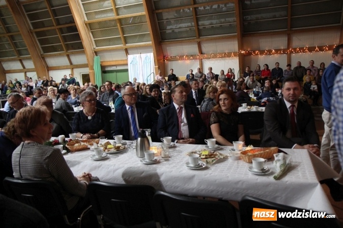 Zdjęcie w galerii na portalu naszwodzislaw.com: Wyjątkowy jubileuszowy koncert noworoczny w szkole w Lubomi wiadomości z regionu