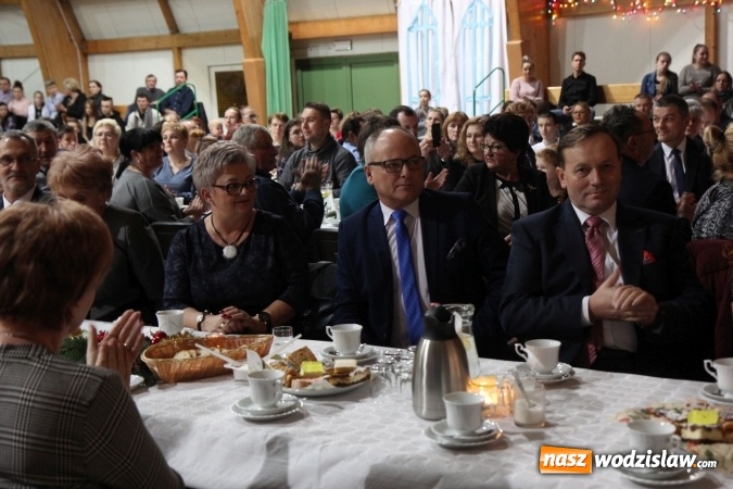 Zdjęcie w galerii na portalu naszwodzislaw.com: Wyjątkowy jubileuszowy koncert noworoczny w szkole w Lubomi wiadomości z regionu