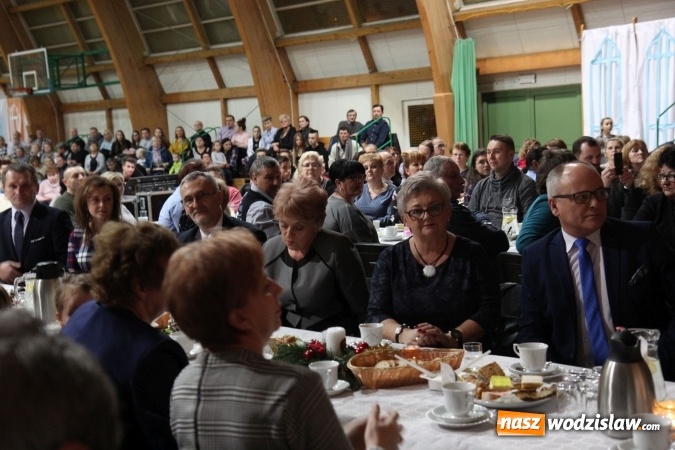 Zdjęcie w galerii na portalu naszwodzislaw.com: Wyjątkowy jubileuszowy koncert noworoczny w szkole w Lubomi wiadomości z regionu