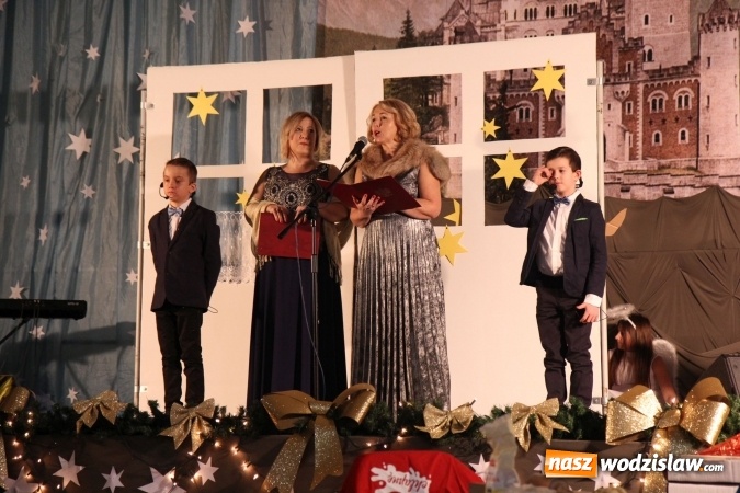 Zdjęcie w galerii na portalu naszwodzislaw.com: Wyjątkowy jubileuszowy koncert noworoczny w szkole w Lubomi wiadomości z regionu