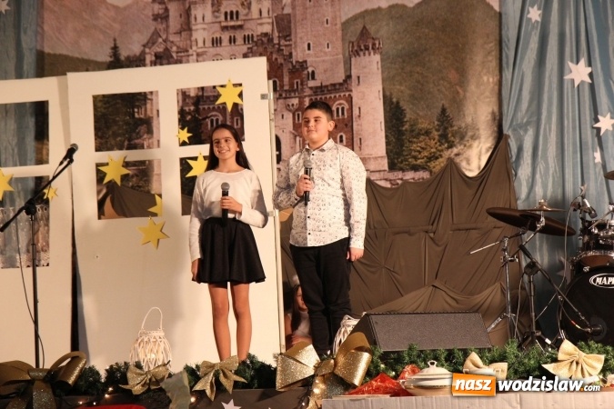 Zdjęcie w galerii na portalu naszwodzislaw.com: Wyjątkowy jubileuszowy koncert noworoczny w szkole w Lubomi wiadomości z regionu