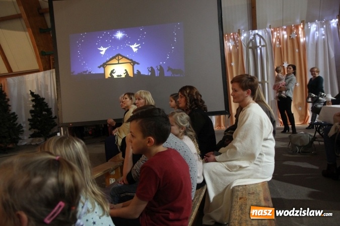 Zdjęcie w galerii na portalu naszwodzislaw.com: Wyjątkowy jubileuszowy koncert noworoczny w szkole w Lubomi wiadomości z regionu