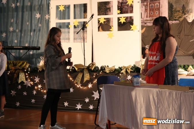 Zdjęcie w galerii na portalu naszwodzislaw.com: Wyjątkowy jubileuszowy koncert noworoczny w szkole w Lubomi wiadomości z regionu