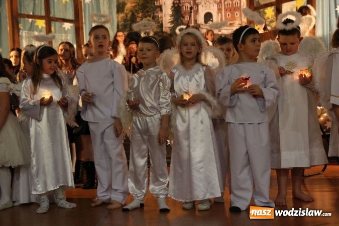 Zdjęcie w galerii na portalu naszwodzislaw.com: Wyjątkowy jubileuszowy koncert noworoczny w szkole w Lubomi wiadomości z regionu