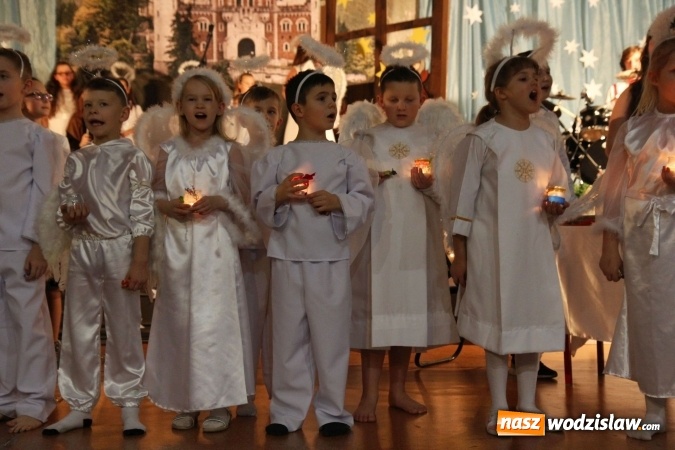 Zdjęcie w galerii na portalu naszwodzislaw.com: Wyjątkowy jubileuszowy koncert noworoczny w szkole w Lubomi wiadomości z regionu