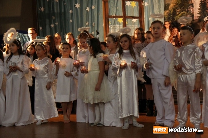 Zdjęcie w galerii na portalu naszwodzislaw.com: Wyjątkowy jubileuszowy koncert noworoczny w szkole w Lubomi wiadomości z regionu