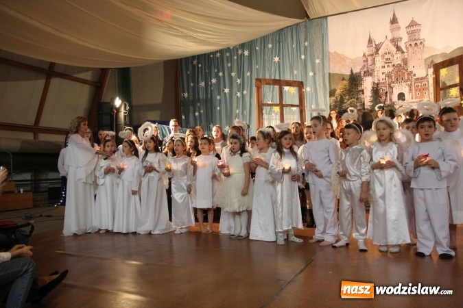 Zdjęcie w galerii na portalu naszwodzislaw.com: Wyjątkowy jubileuszowy koncert noworoczny w szkole w Lubomi wiadomości z regionu