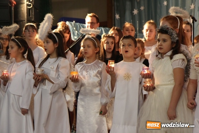 Zdjęcie w galerii na portalu naszwodzislaw.com: Wyjątkowy jubileuszowy koncert noworoczny w szkole w Lubomi wiadomości z regionu