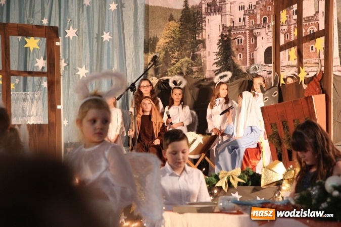 Zdjęcie w galerii na portalu naszwodzislaw.com: Wyjątkowy jubileuszowy koncert noworoczny w szkole w Lubomi wiadomości z regionu