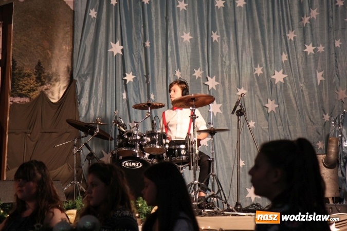 Zdjęcie w galerii na portalu naszwodzislaw.com: Wyjątkowy jubileuszowy koncert noworoczny w szkole w Lubomi wiadomości z regionu
