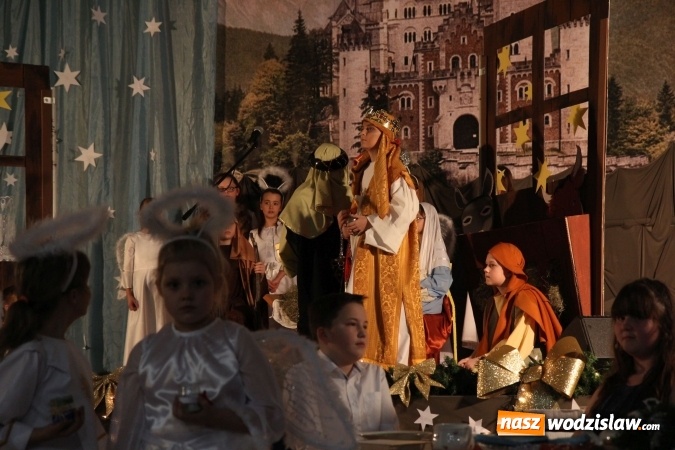 Zdjęcie w galerii na portalu naszwodzislaw.com: Wyjątkowy jubileuszowy koncert noworoczny w szkole w Lubomi wiadomości z regionu