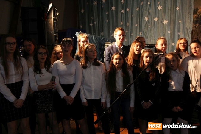 Zdjęcie w galerii na portalu naszwodzislaw.com: Wyjątkowy jubileuszowy koncert noworoczny w szkole w Lubomi wiadomości z regionu