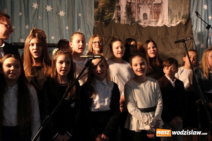 Zdjęcie w galerii na portalu naszwodzislaw.com: Wyjątkowy jubileuszowy koncert noworoczny w szkole w Lubomi wiadomości z regionu