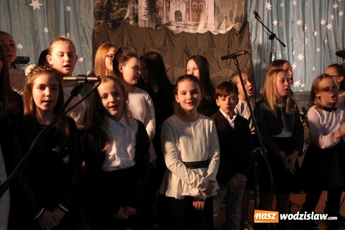 Zdjęcie w galerii na portalu naszwodzislaw.com: Wyjątkowy jubileuszowy koncert noworoczny w szkole w Lubomi wiadomości z regionu