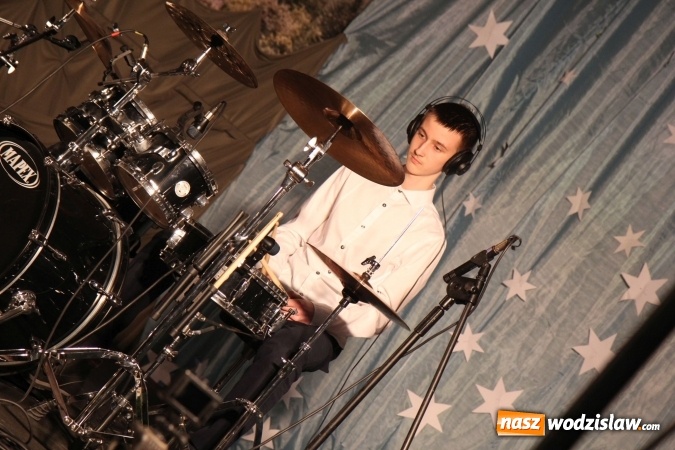 Zdjęcie w galerii na portalu naszwodzislaw.com: Wyjątkowy jubileuszowy koncert noworoczny w szkole w Lubomi wiadomości z regionu