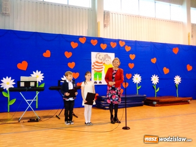 Zdjęcie w galerii na portalu naszwodzislaw.com: Huczne obchody Dnia Babci i Dziadka w wodzisławskim ZSP numer 5 wiadomości z regionu
