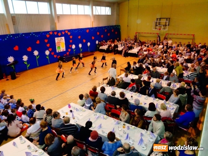 Zdjęcie w galerii na portalu naszwodzislaw.com: Huczne obchody Dnia Babci i Dziadka w wodzisławskim ZSP numer 5 wiadomości z regionu