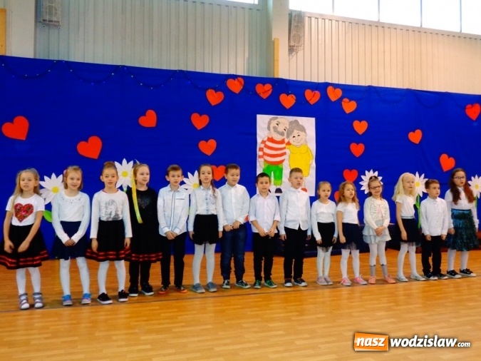 Zdjęcie w galerii na portalu naszwodzislaw.com: Huczne obchody Dnia Babci i Dziadka w wodzisławskim ZSP numer 5 wiadomości z regionu