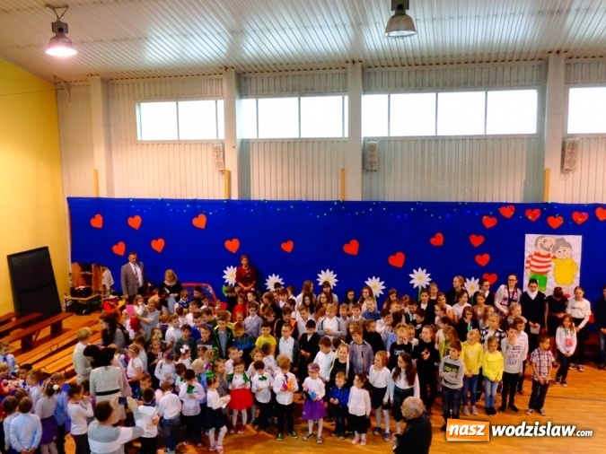 Zdjęcie w galerii na portalu naszwodzislaw.com: Huczne obchody Dnia Babci i Dziadka w wodzisławskim ZSP numer 5 wiadomości z regionu