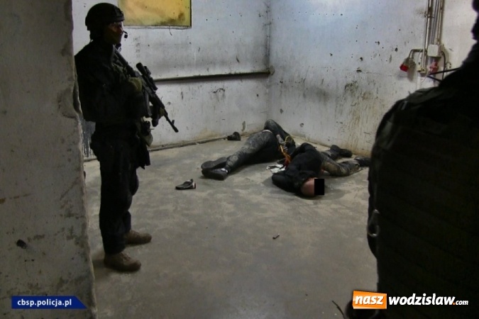 Zdjęcie w galerii na portalu naszwodzislaw.com: Rozbito gang okradający tiry. Działał metodą na plandekę! FOTO i WIDEO wiadomości z regionu