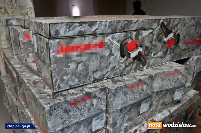 Zdjęcie w galerii na portalu naszwodzislaw.com: Rozbito gang okradający tiry. Działał metodą na plandekę! FOTO i WIDEO wiadomości z regionu