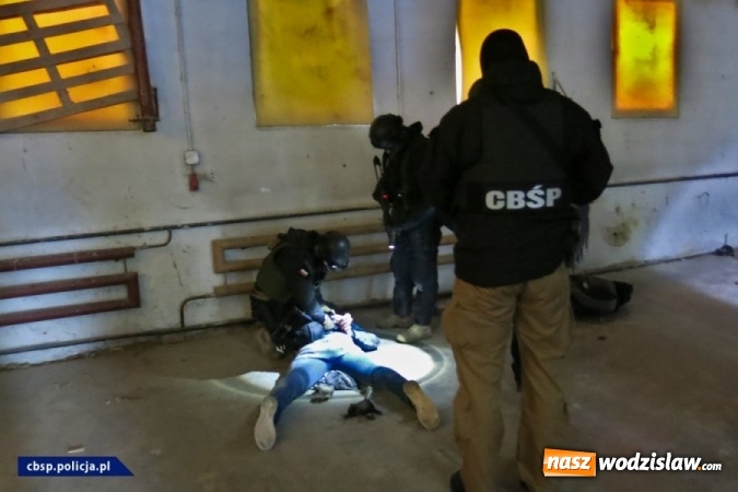 Zdjęcie w galerii na portalu naszwodzislaw.com: Rozbito gang okradający tiry. Działał metodą na plandekę! FOTO i WIDEO wiadomości z regionu