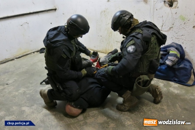 Zdjęcie w galerii na portalu naszwodzislaw.com: Rozbito gang okradający tiry. Działał metodą na plandekę! FOTO i WIDEO wiadomości z regionu