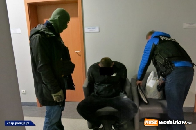 Zdjęcie w galerii na portalu naszwodzislaw.com: Rozbito gang okradający tiry. Działał metodą na plandekę! FOTO i WIDEO wiadomości z regionu